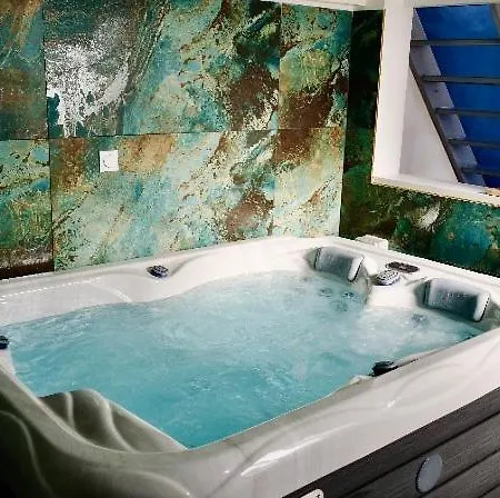 Apartment Le Loft Jacuzzi Et Ecran De Projection Port-de-Bouc